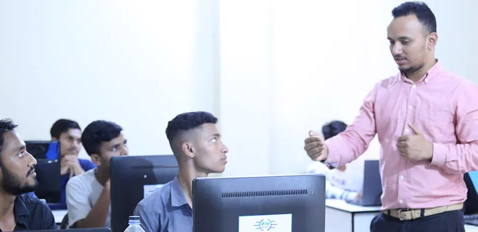 A FILP trainer teaching a student at his monitor