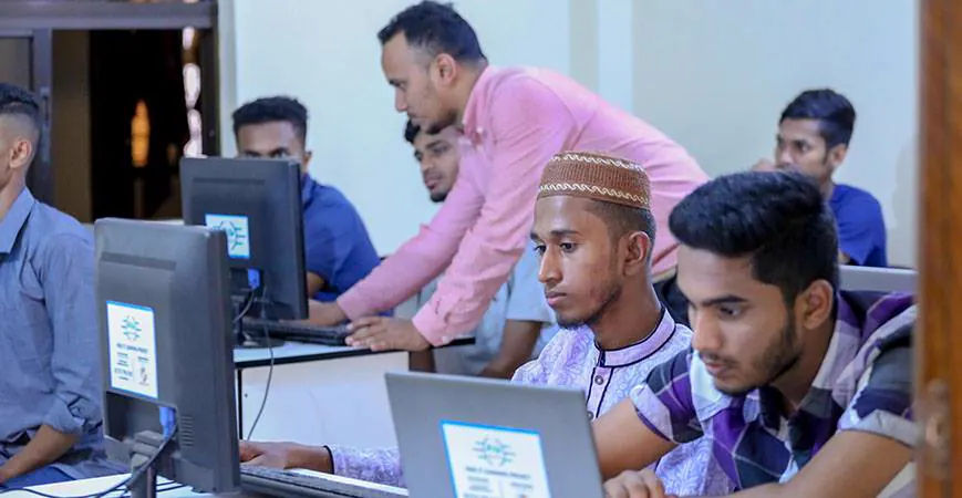 A FILP trainer helping students at their machines